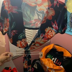 Criss cross tie adjustable top